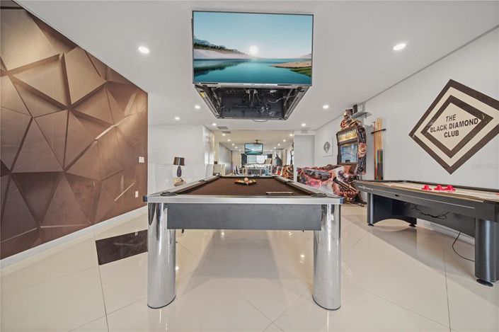 Image No.35-14 Bed Property for sale