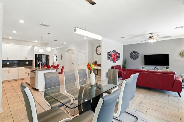 Image No.10-6 Bed Property for sale