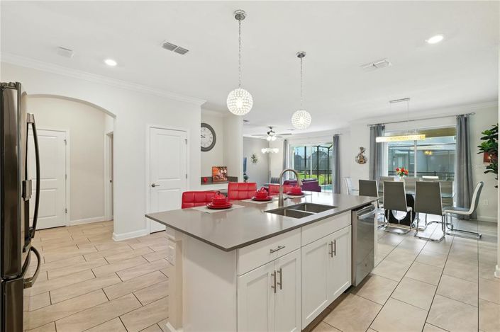 Image No.13-6 Bed Property for sale