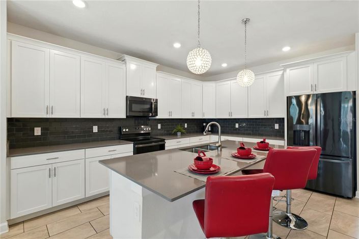 Image No.17-6 Bed Property for sale