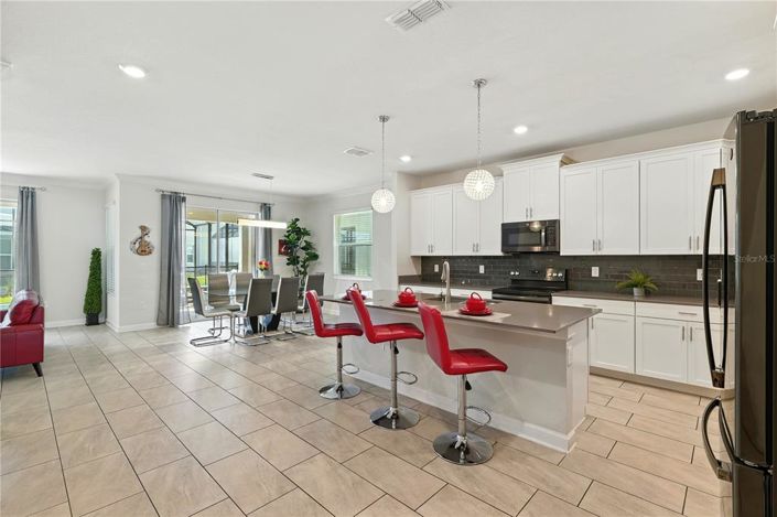 Image No.23-6 Bed Property for sale