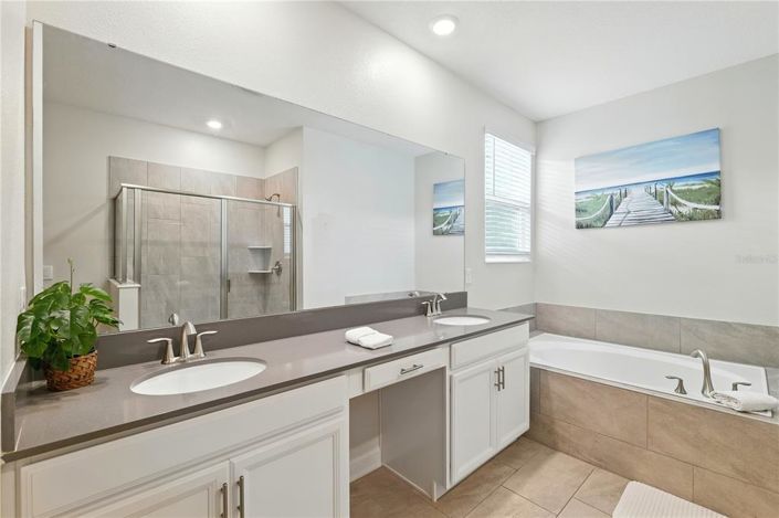 Image No.40-6 Bed Property for sale