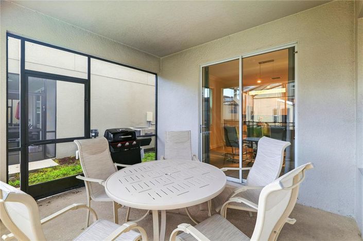 Image No.50-6 Bed Property for sale