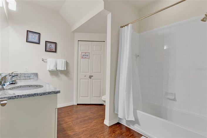 Image No.12-3 Bed Townhouse for sale