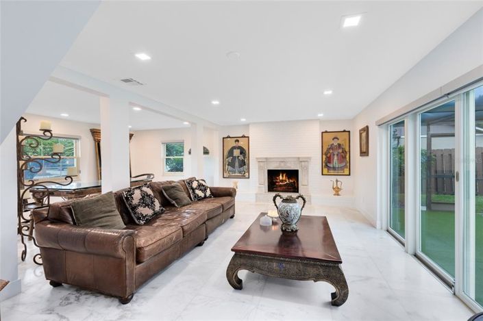 Image No.10-4 Bed Property for sale