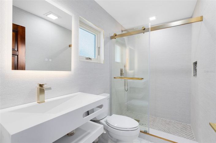 Image No.15-4 Bed Property for sale