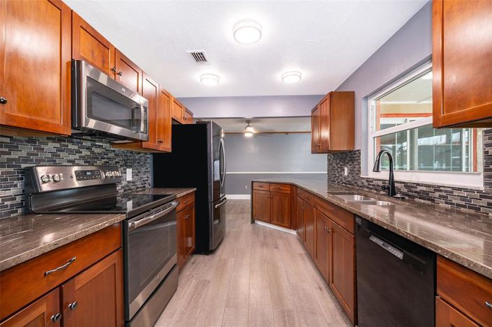 Image No.10-4 Bed Property for sale