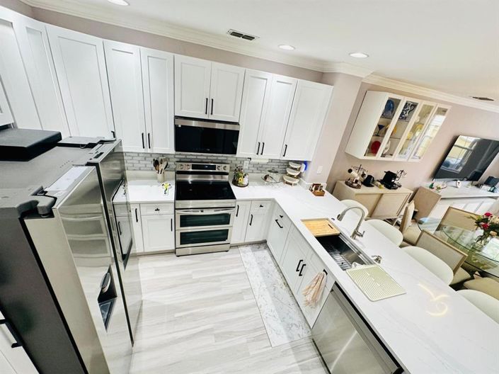 Image No.100-4 Bed Townhouse for sale