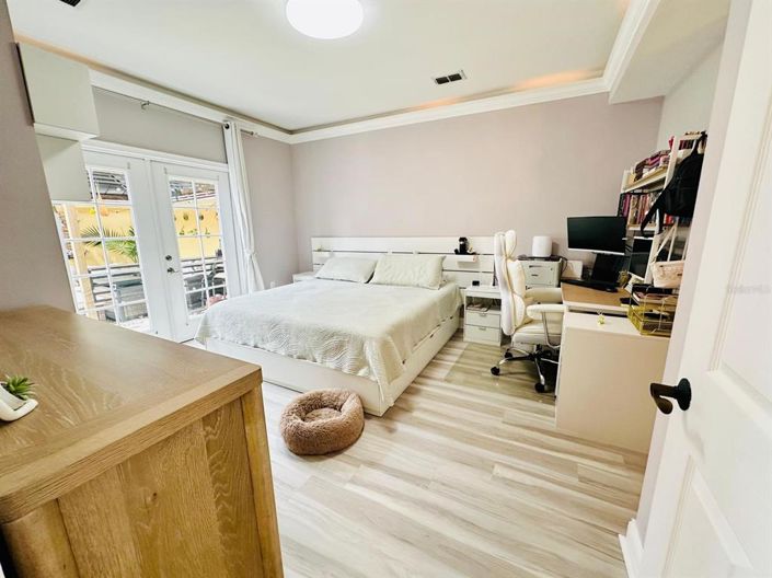 Image No.77-4 Bed Townhouse for sale