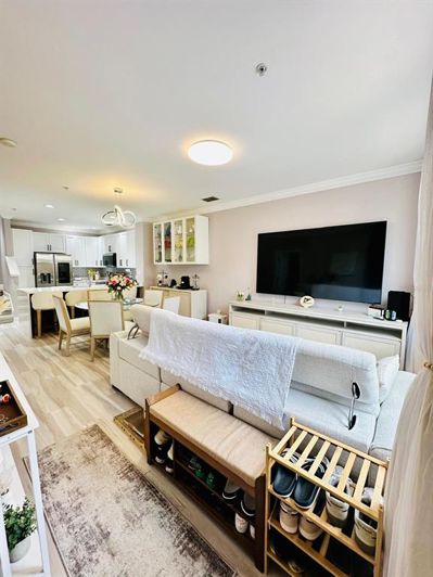 Image No.81-4 Bed Townhouse for sale