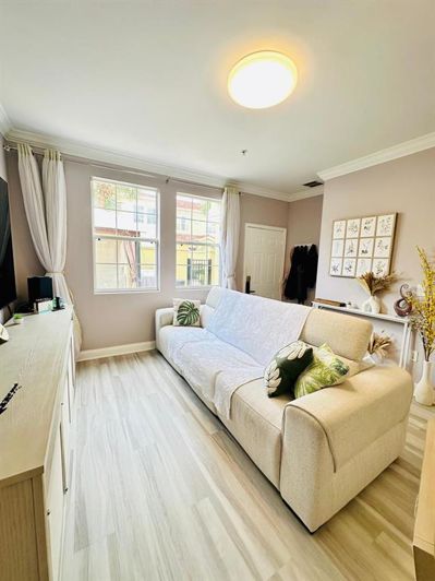 Image No.83-4 Bed Townhouse for sale