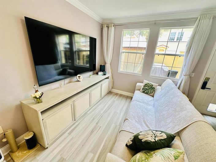 Image No.89-4 Bed Townhouse for sale