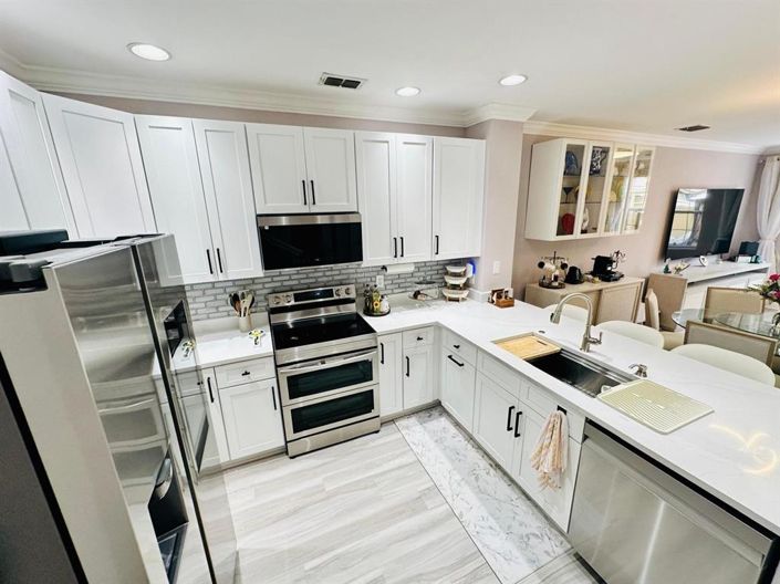 Image No.99-4 Bed Townhouse for sale