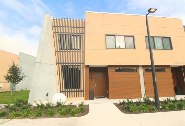 Image No.1-4 Bed Townhouse for sale