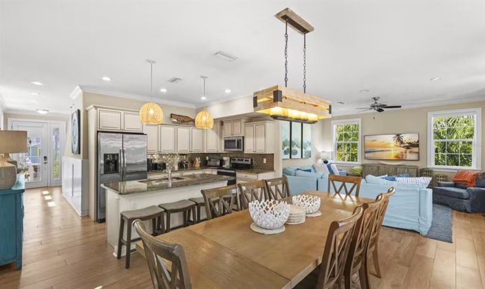 Image No.2-6 Bed Property for sale