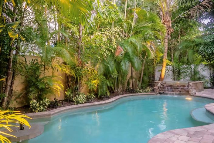 Image No.31-6 Bed Property for sale