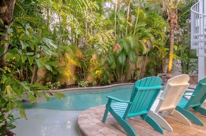 Image No.32-6 Bed Property for sale