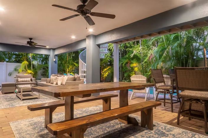 Image No.35-6 Bed Property for sale