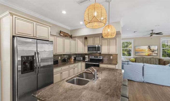 Image No.6-6 Bed Property for sale