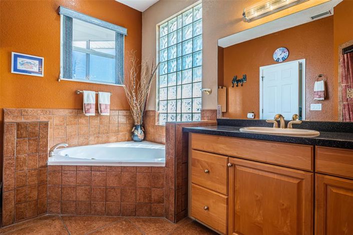 Image No.14-3 Bed Townhouse for sale