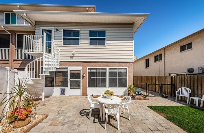 Image No.20-3 Bed Townhouse for sale