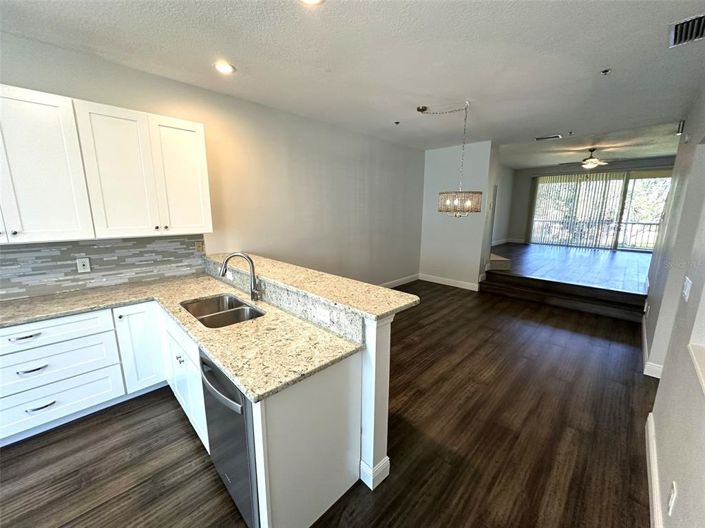 Image No.8-3 Bed Townhouse for sale