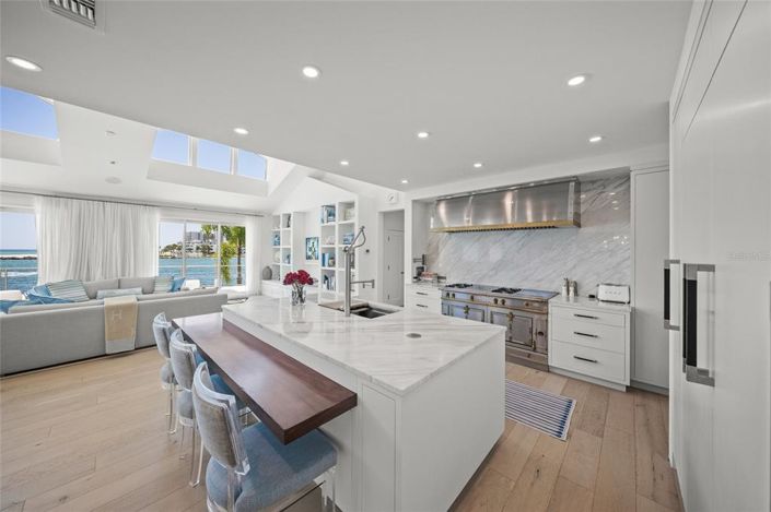 Image No.11-5 Bed Property for sale