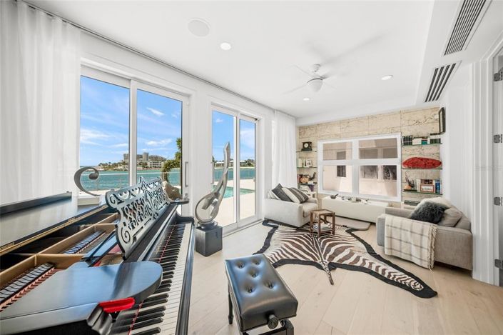 Image No.26-5 Bed Property for sale