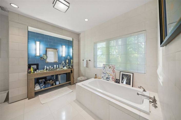 Image No.33-5 Bed Property for sale