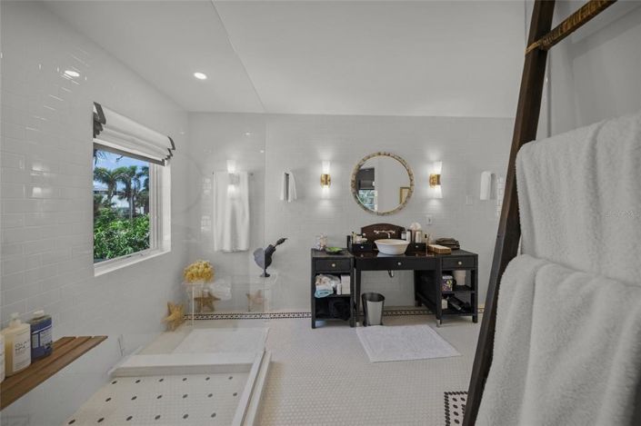 Image No.43-5 Bed Property for sale