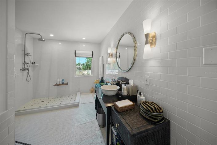 Image No.44-5 Bed Property for sale