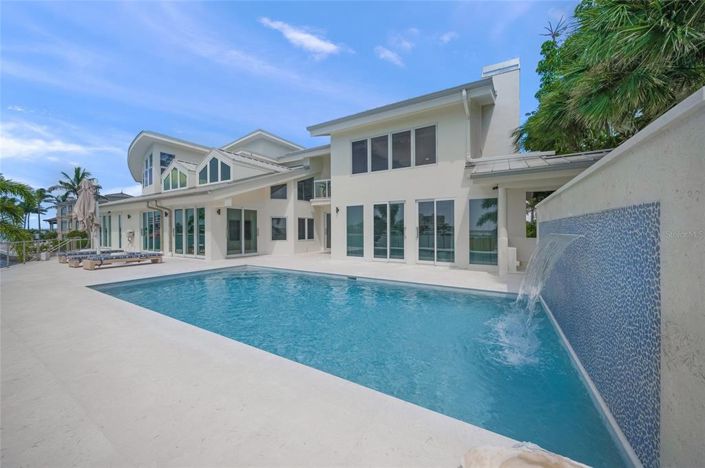 Image No.56-5 Bed Property for sale