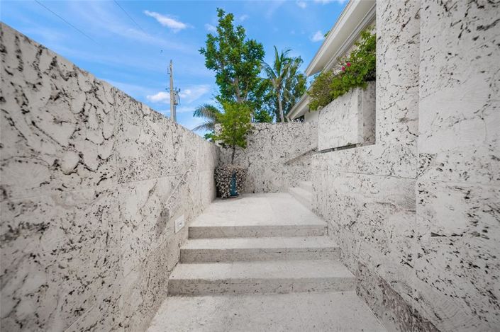 Image No.7-5 Bed Property for sale