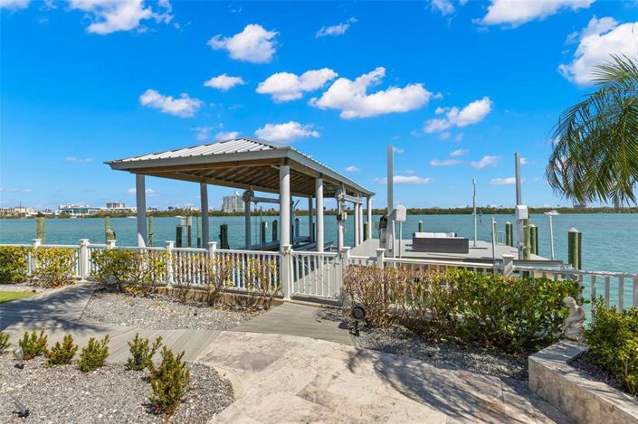 Image No.76-5 Bed Property for sale