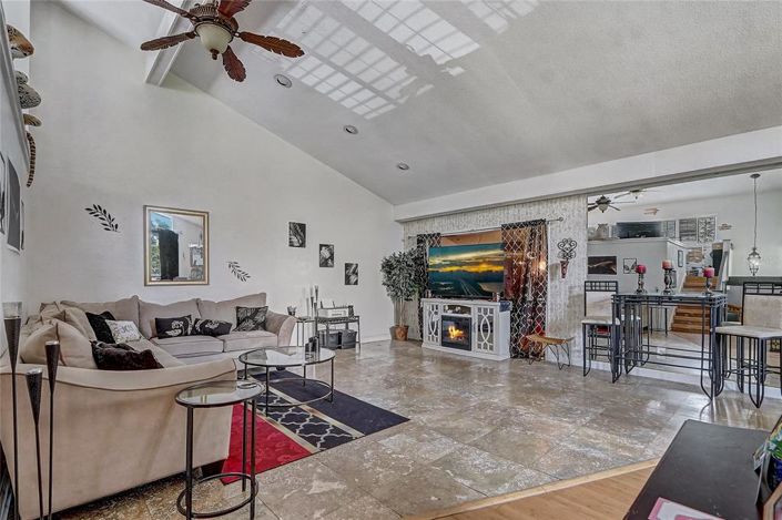 Image No.8-2 Bed Townhouse for sale