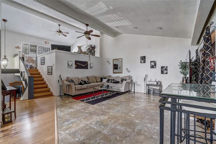 Image No.9-2 Bed Townhouse for sale