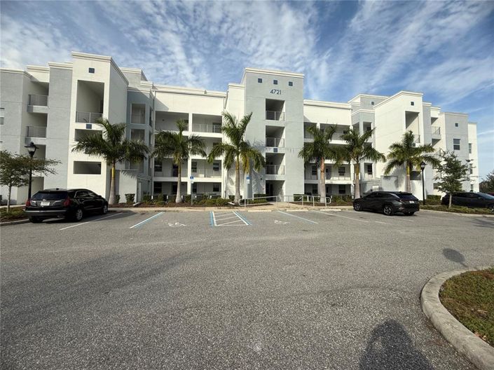 Image No.1-4 Bed Property for sale