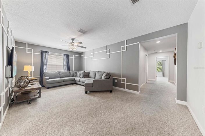 Image No.21-6 Bed Property for sale