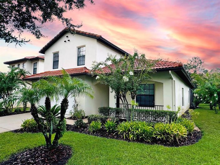 Image No.1-4 Bed Property for sale