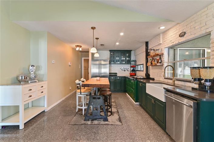 Image No.14-3 Bed Property for sale