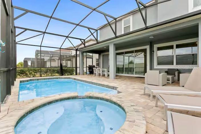 Image No.13-9 Bed Property for sale