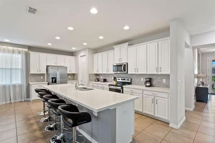 Image No.9-9 Bed Property for sale