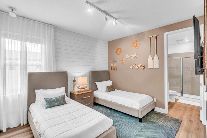 Image No.18-6 Bed Property for sale