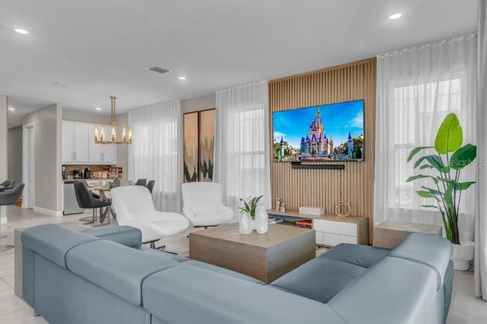 Image No.4-6 Bed Property for sale