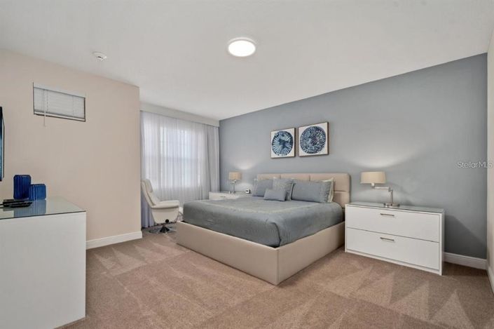 Image No.11-8 Bed Property for sale