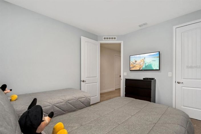 Image No.20-8 Bed Property for sale