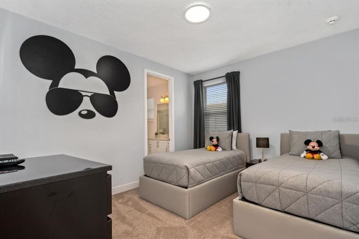 Image No.23-8 Bed Property for sale