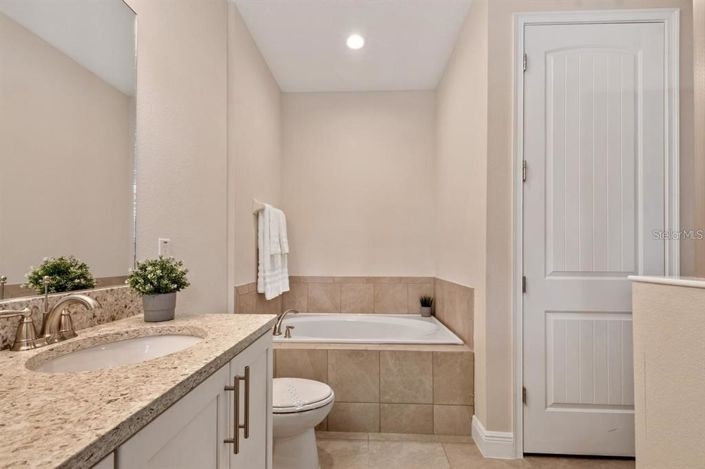 Image No.25-8 Bed Property for sale