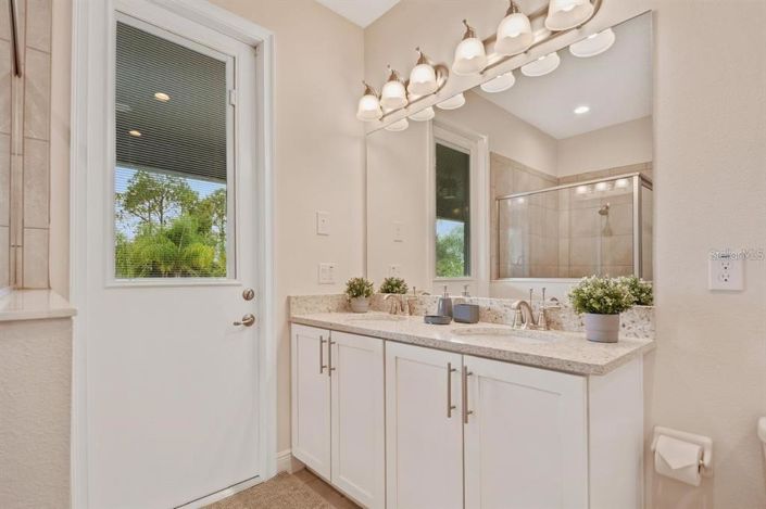 Image No.27-8 Bed Property for sale