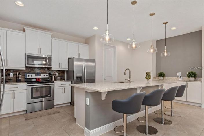 Image No.6-8 Bed Property for sale